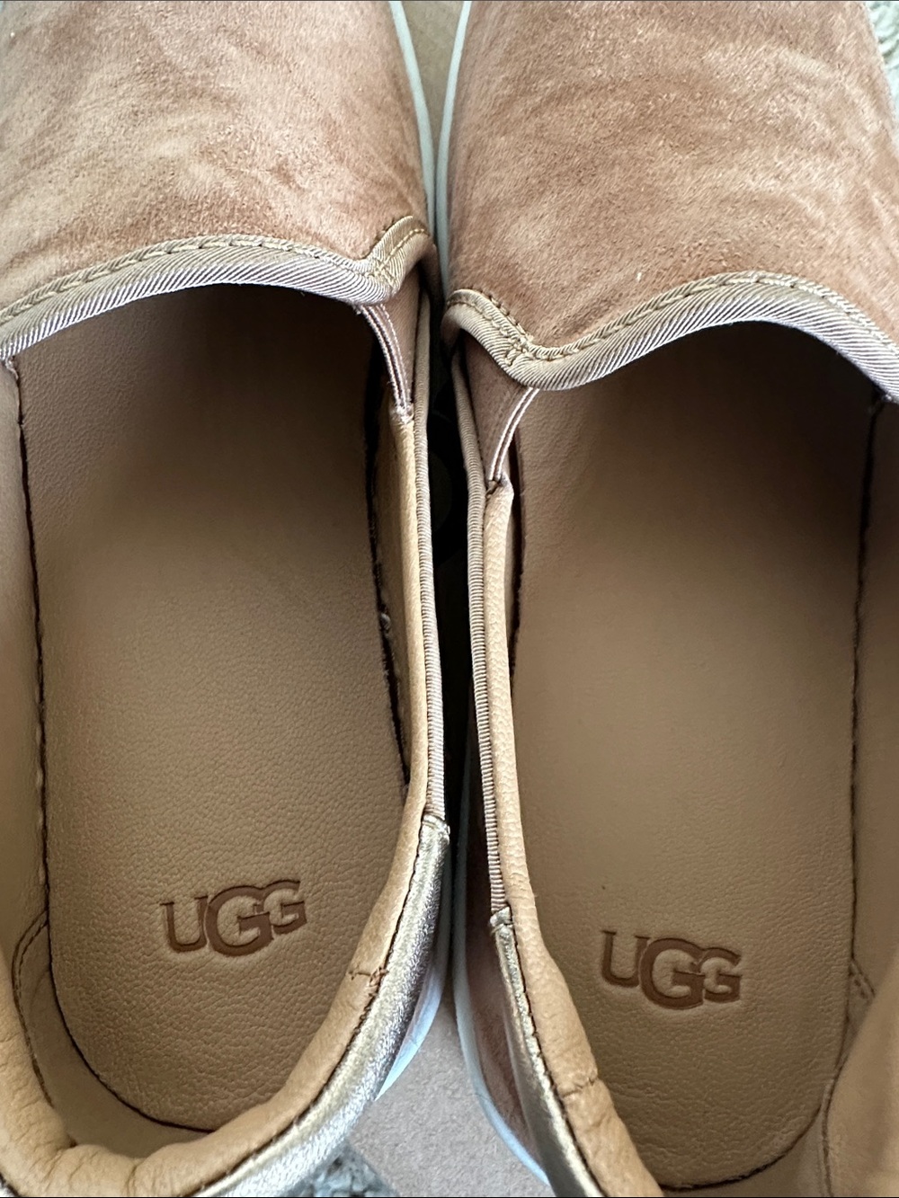 Ugg Women’s slip on soft suede shoes - Picture 5 of 7